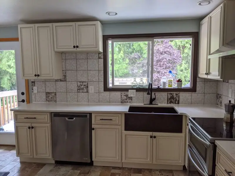 A customer kitchen finished in Pearl cabinets